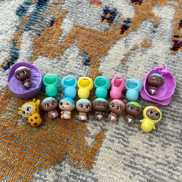 Cute lot of 20 random Blume Doll Babies outfits beds toy dolls toddler play baby - Picture 1 of 5